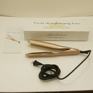 REVOLUTION Styling 2-in-1 Twist Straightening Iron